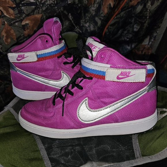 Pink Nikes size 6.5y - Picture 1 of 4
